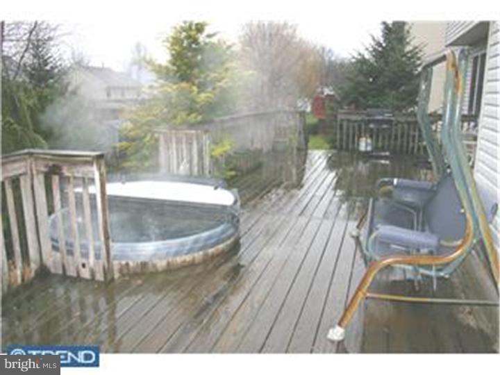 4550 Hillside Road Reading, PA 19606 - Photo 2 of 19 Deck
