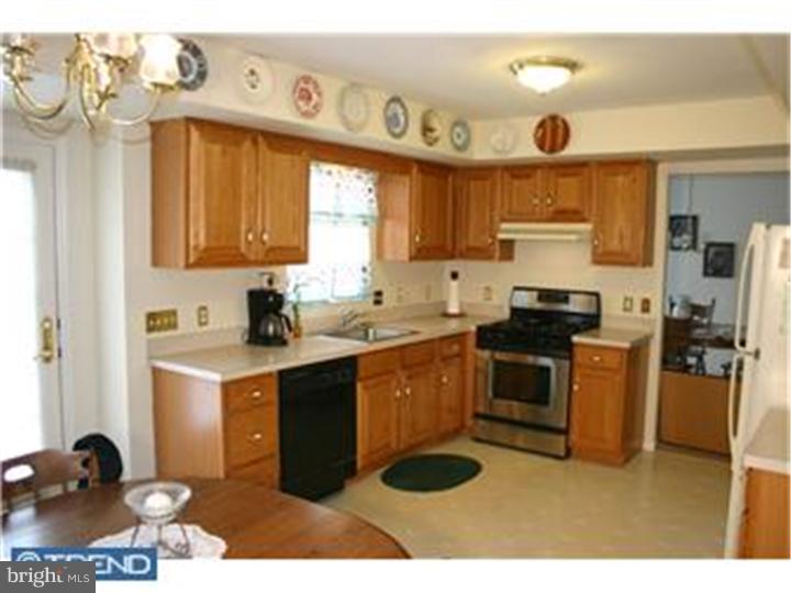 4550 Hillside Road Reading, PA 19606 - Photo 11 of 19 Kitchen