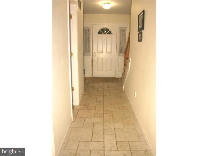 4550 Hillside Road Reading, PA 19606 - Photo 17 of 19 Hallway