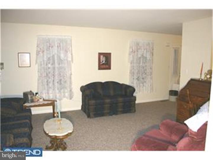 4550 Hillside Road Reading, PA 19606 - Photo 5 of 19 Living Room