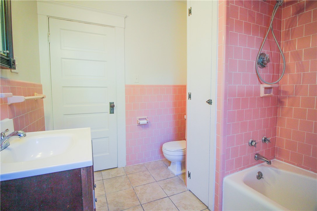 563 Blackstone Street Woonsocket, RI 02895 - Photo 11 of 31