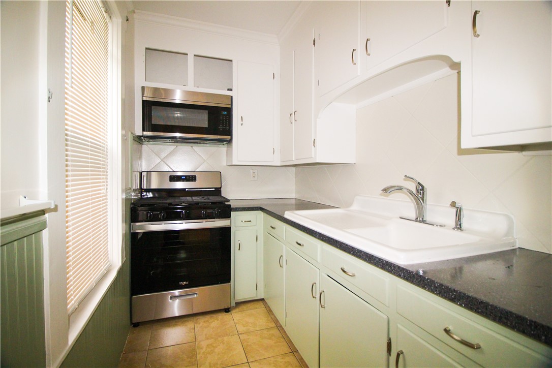 563 Blackstone Street Woonsocket, RI 02895 - Photo 7 of 31