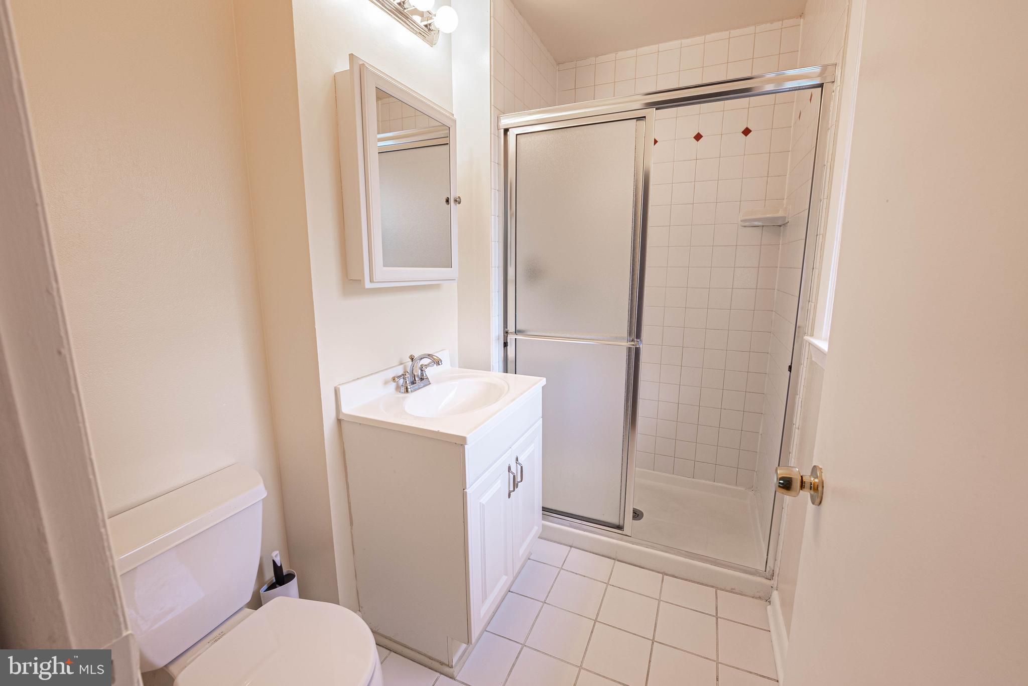 6102 Collinsway Road Baltimore, MD 21228 - Photo 14 of 45 Primary Bedroom Bath