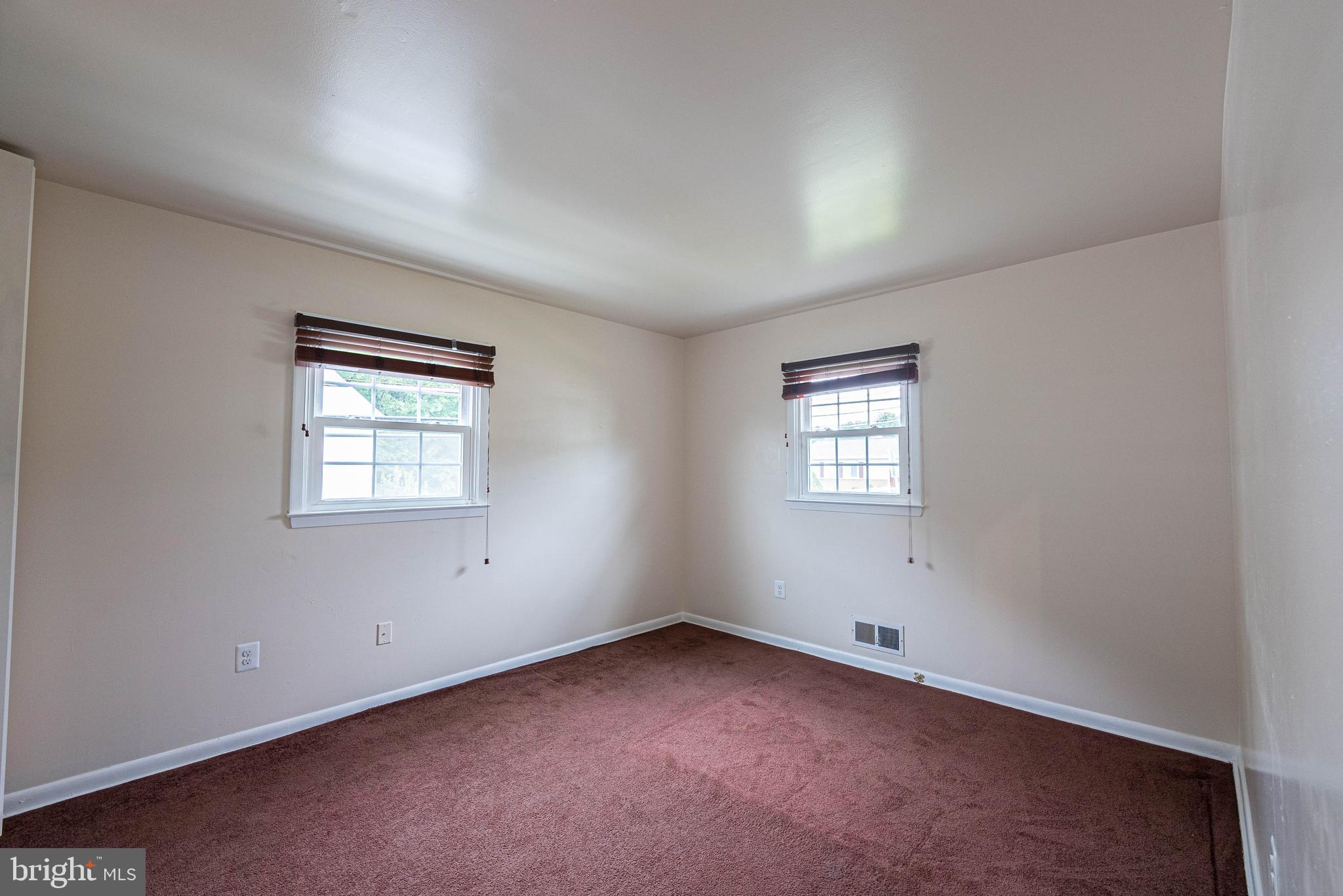 6102 Collinsway Road Baltimore, MD 21228 - Photo 17 of 45