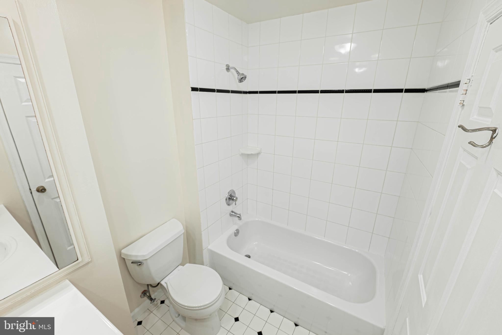 6102 Collinsway Road Baltimore, MD 21228 - Photo 21 of 45