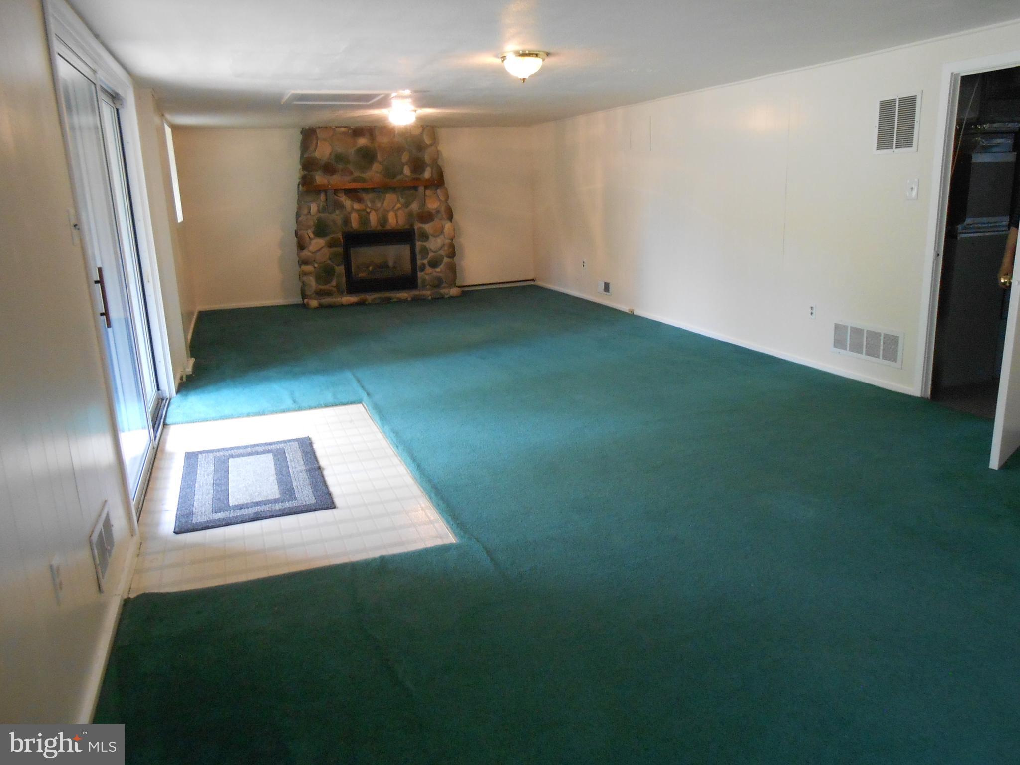 6102 Collinsway Road Baltimore, MD 21228 - Photo 24 of 45 Expansive Family Room