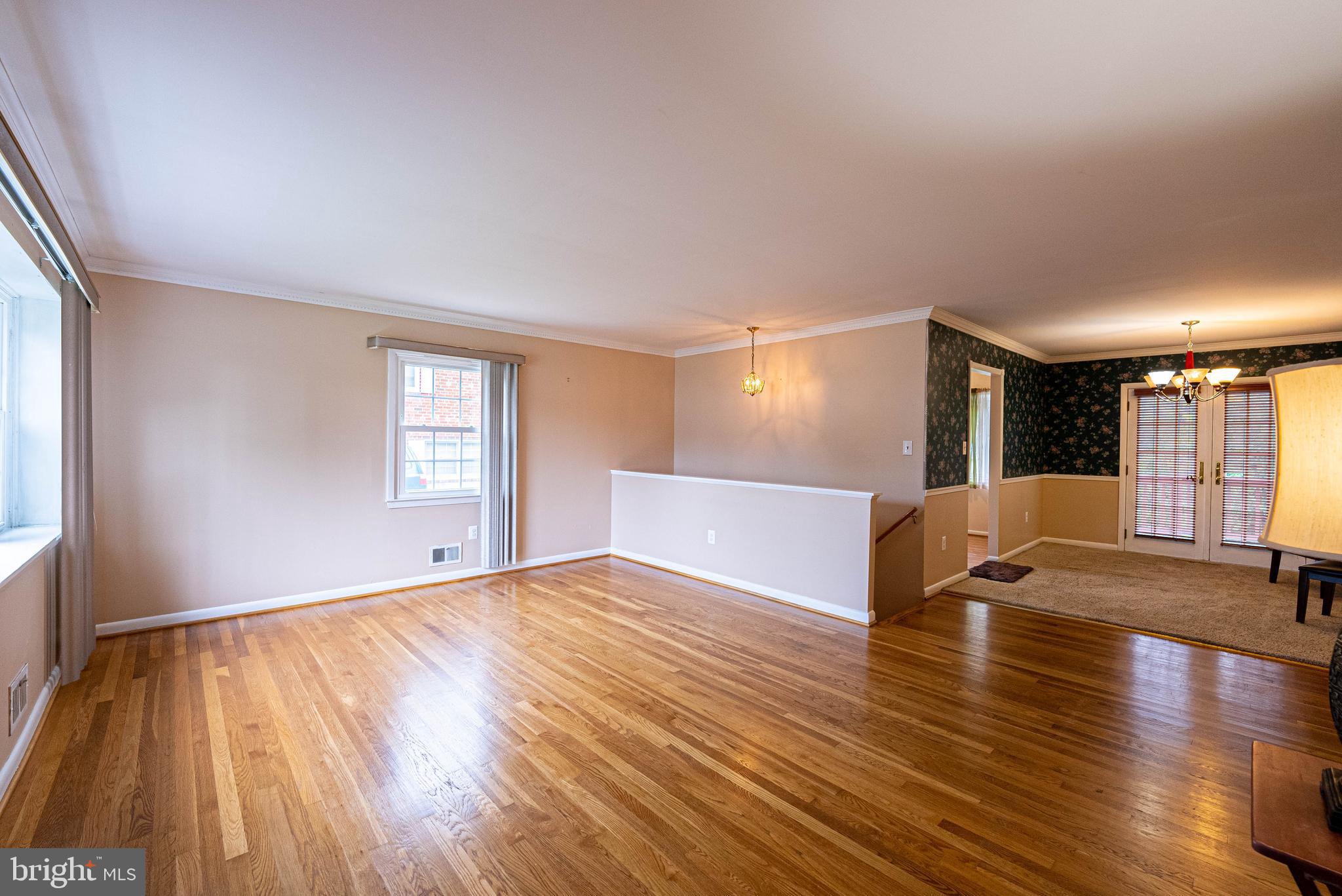 6102 Collinsway Road Baltimore, MD 21228 - Photo 4 of 45 Living Room