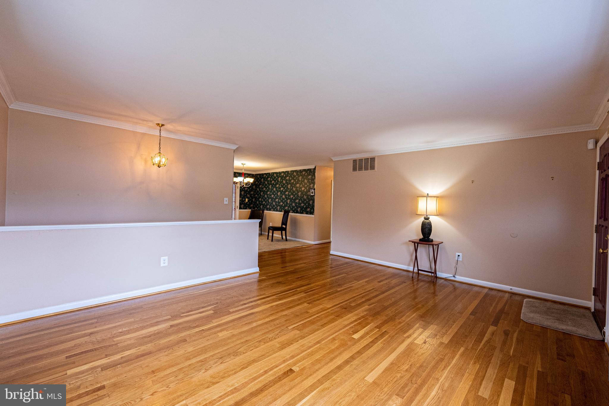6102 Collinsway Road Baltimore, MD 21228 - Photo 5 of 45 Living Room