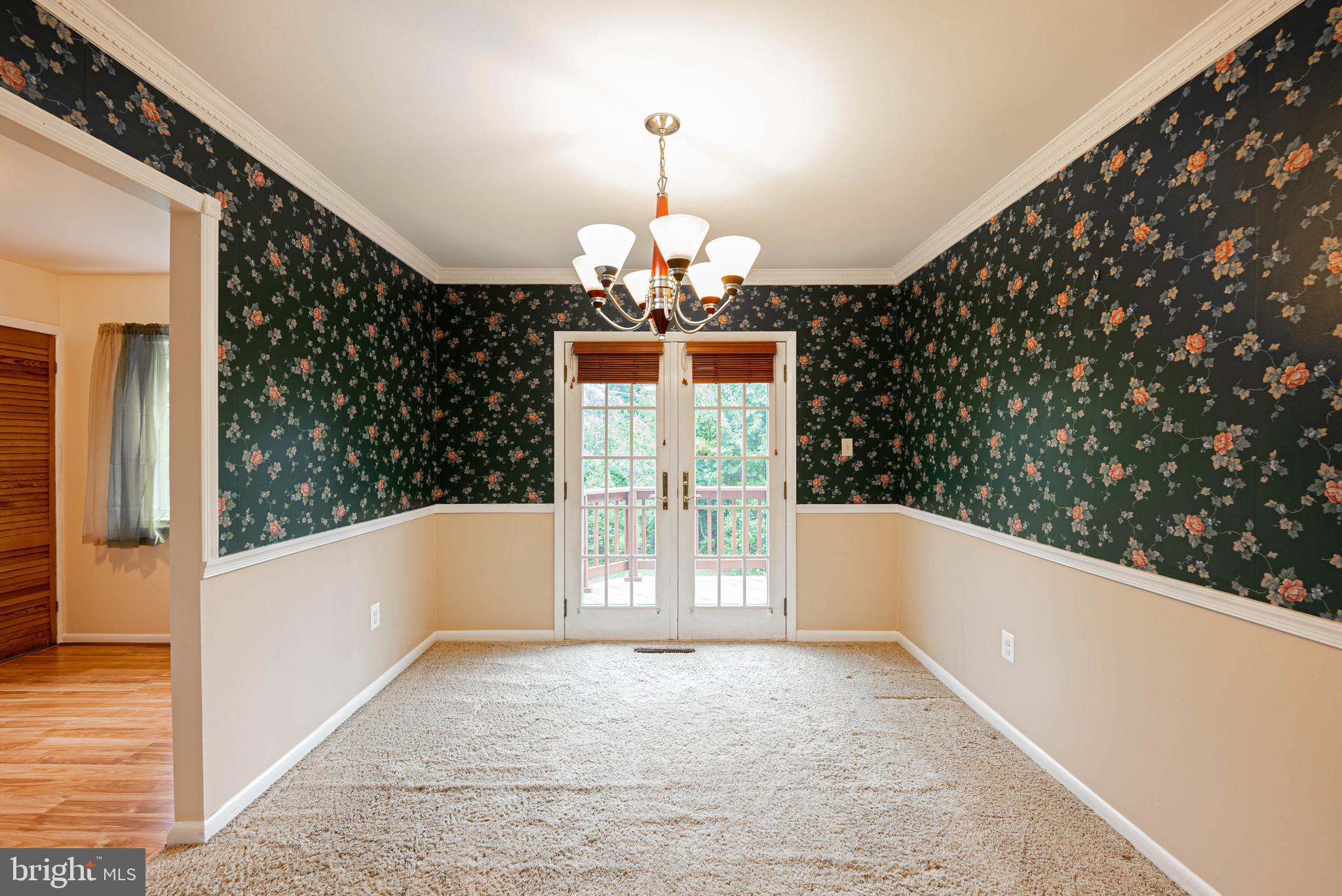 6102 Collinsway Road Baltimore, MD 21228 - Photo 7 of 45