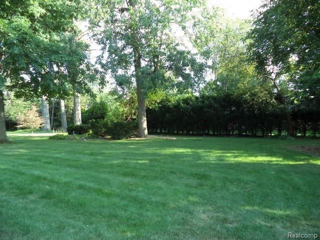 725 Shoreham Road Grosse Pointe, MI 48236 - Photo 3 of 22 Shoreham 007.jpg