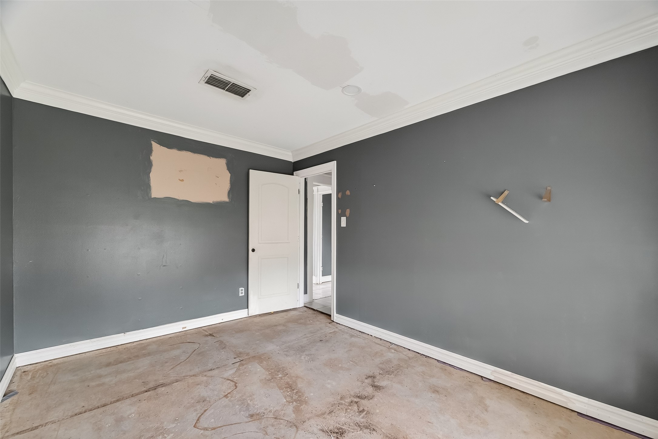 8438 Gallahad Street Houston, TX 77078 - Photo 14 of 36 a view of an empty room