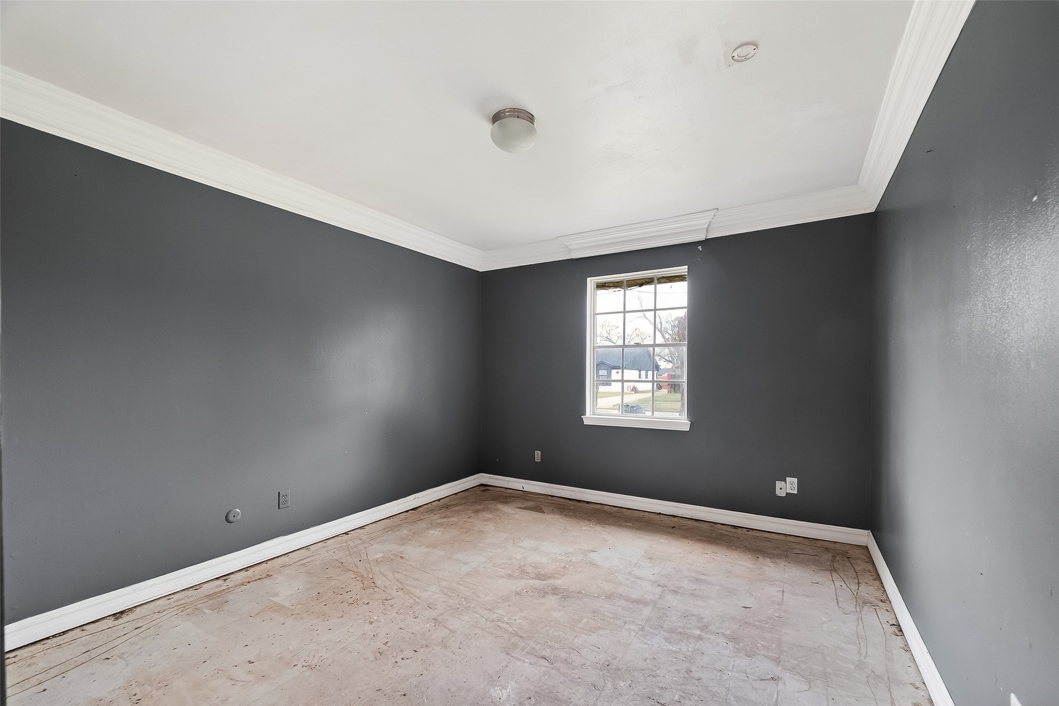 8438 Gallahad Street Houston, TX 77078 - Photo 15 of 36 a view of an empty room and window