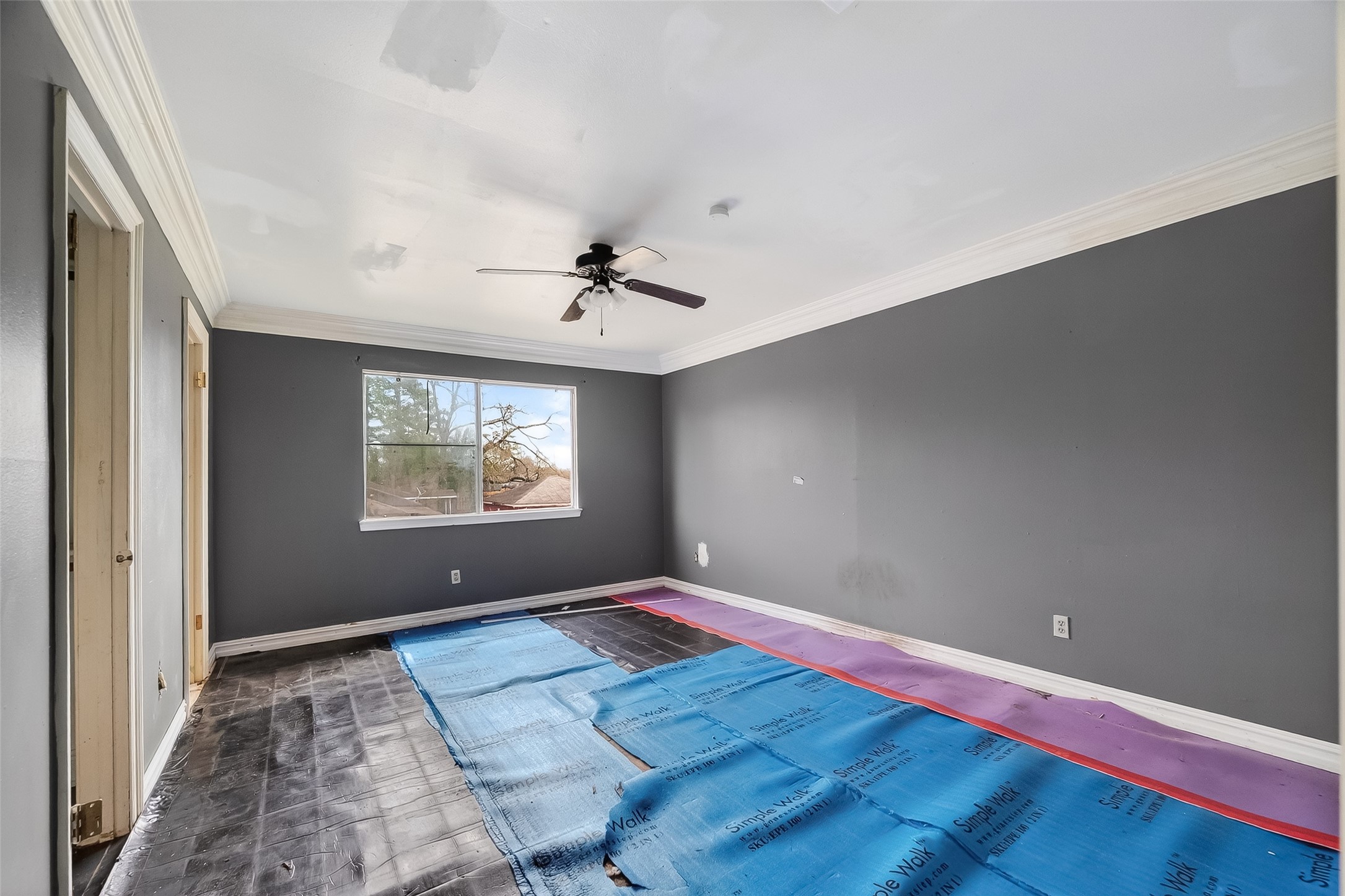 8438 Gallahad Street Houston, TX 77078 - Photo 20 of 36 a view of empty room with window