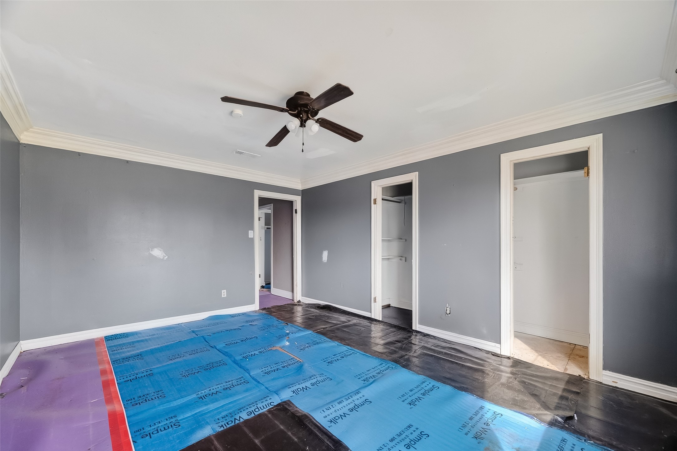 8438 Gallahad Street Houston, TX 77078 - Photo 22 of 36 a view of empty room with wooden floor and ceiling fan