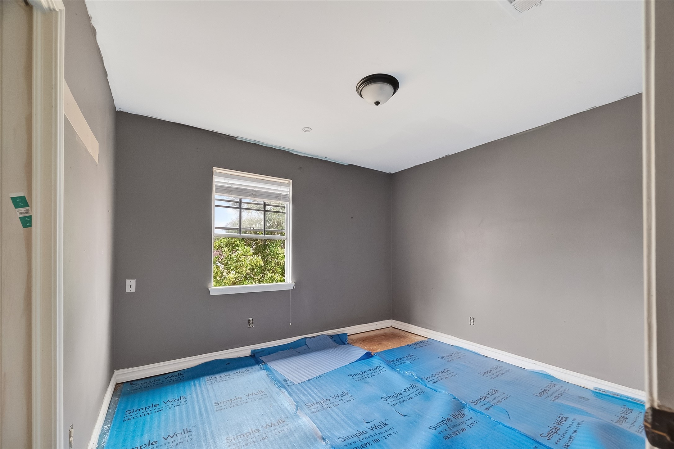 8438 Gallahad Street Houston, TX 77078 - Photo 23 of 36 an empty room with wooden floor and windows
