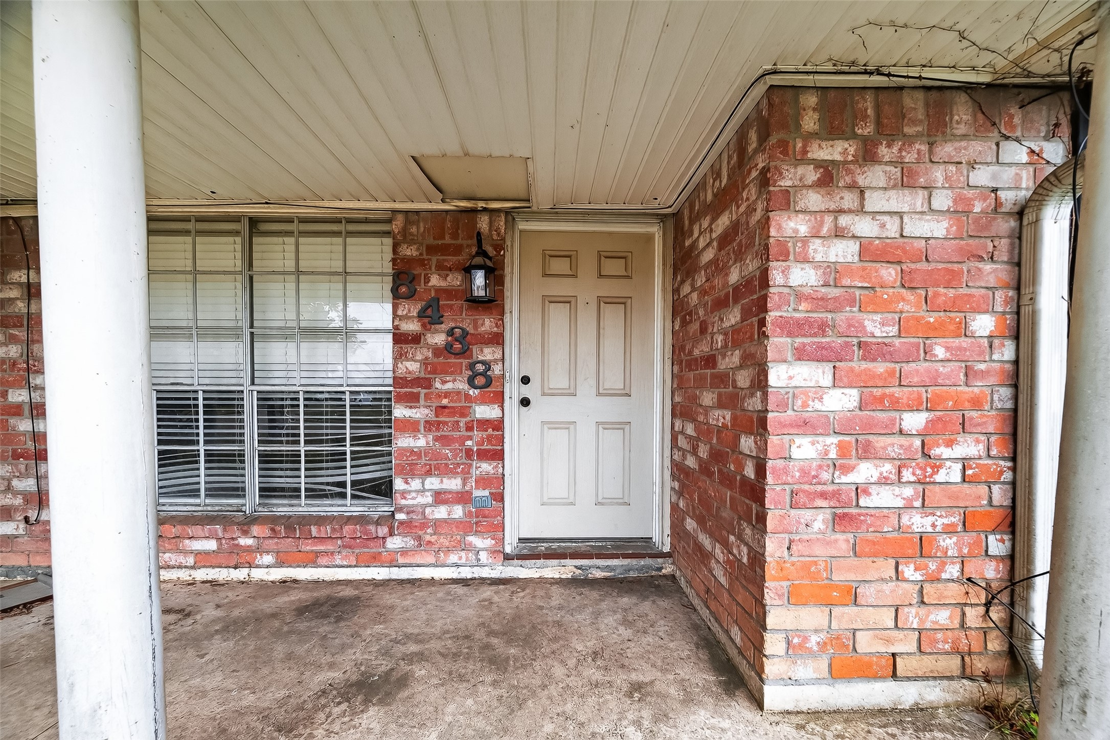 8438 Gallahad Street Houston, TX 77078 - Photo 6 of 36 a view of front door