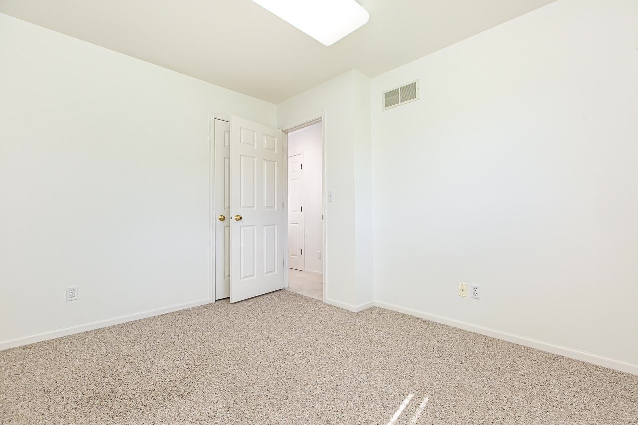 5050 Saratoga Road Dubuque, IA 52002 - Photo 21 of 36 Gallery Image 21