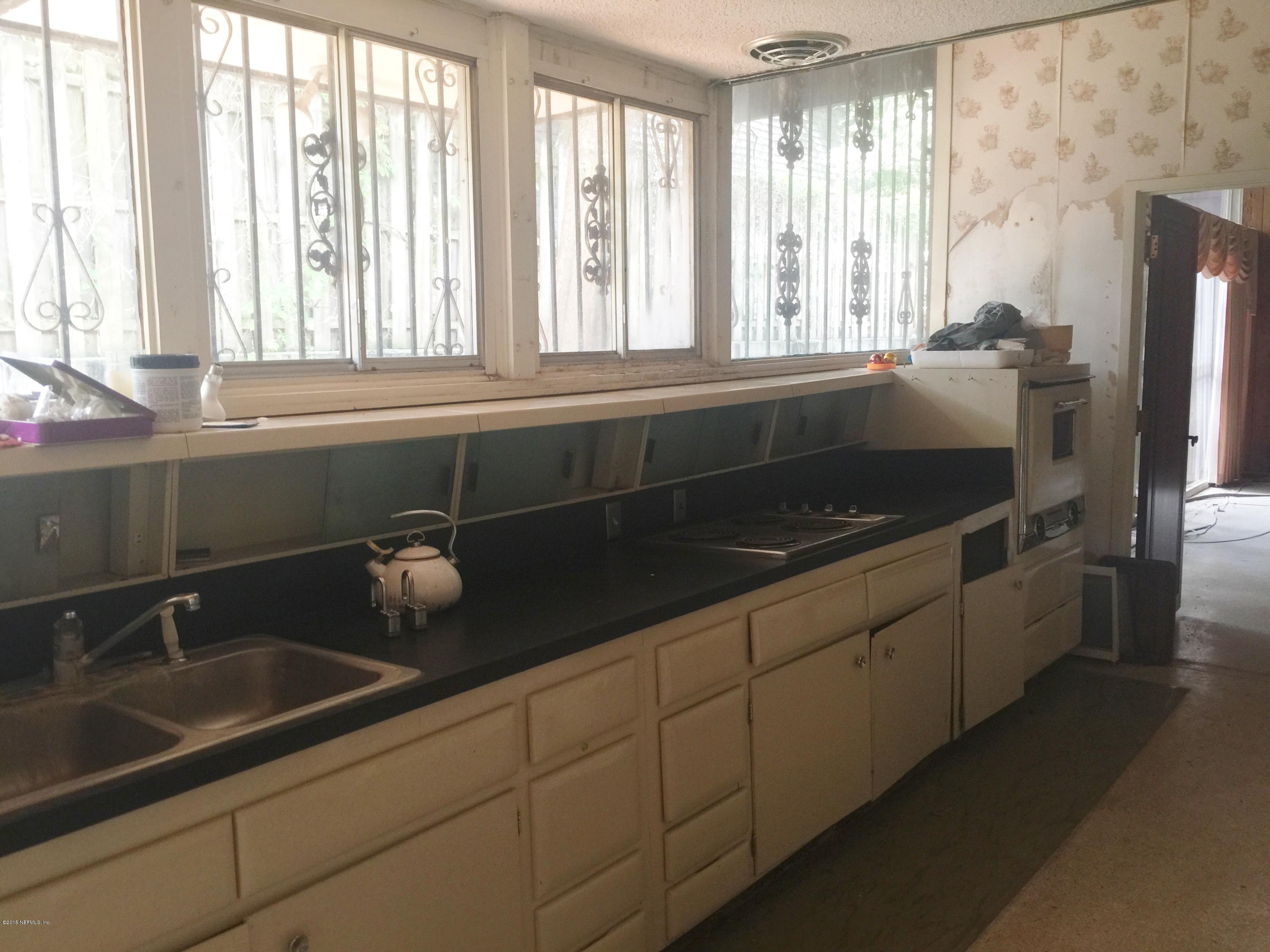 7902 Wildwood Road Jacksonville, FL 32211 - Photo 7 of 16 Kitchen (Overlooks Back Courtyard)