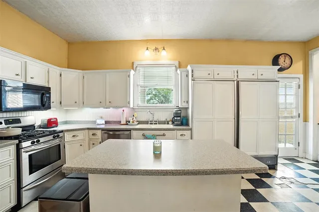 $1,195,000 | 504 South Main Street, Lockhart, TX 78644