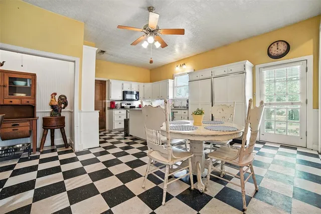 $1,195,000 | 504 South Main Street, Lockhart, TX 78644