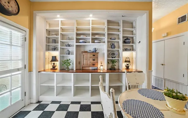 $1,195,000 | 504 South Main Street, Lockhart, TX 78644