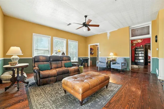 $1,195,000 | 504 South Main Street, Lockhart, TX 78644