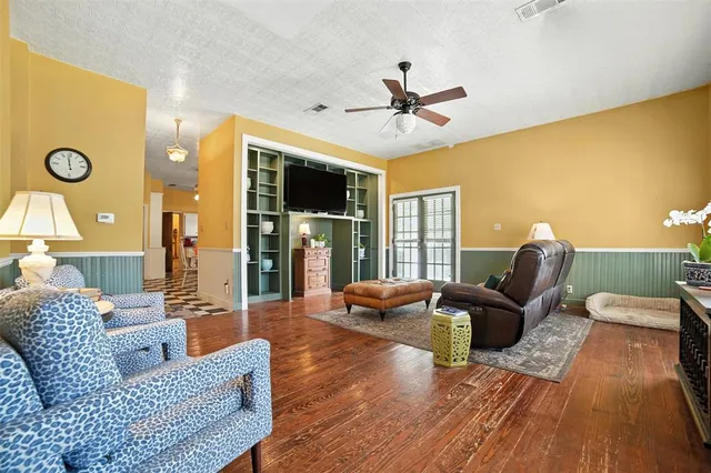 $1,195,000 | 504 South Main Street, Lockhart, TX 78644