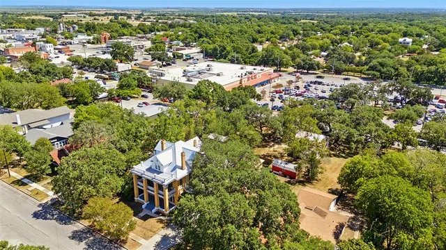 $1,195,000 | 504 South Main Street, Lockhart, TX 78644