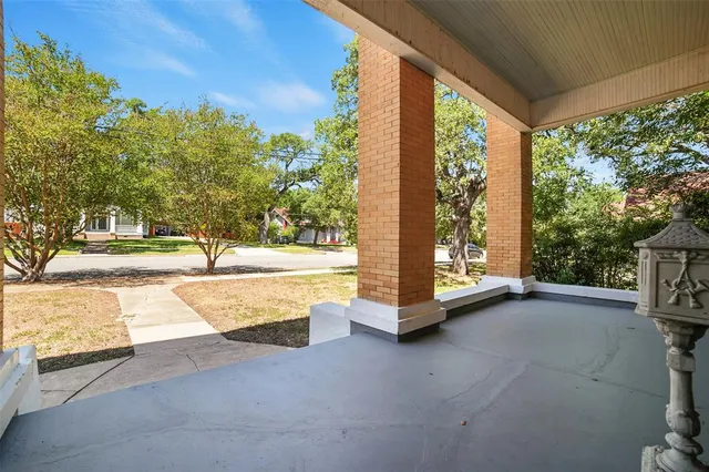 $1,195,000 | 504 South Main Street, Lockhart, TX 78644