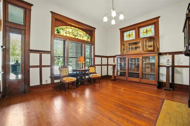 $1,195,000 | 504 South Main Street, Lockhart, TX 78644