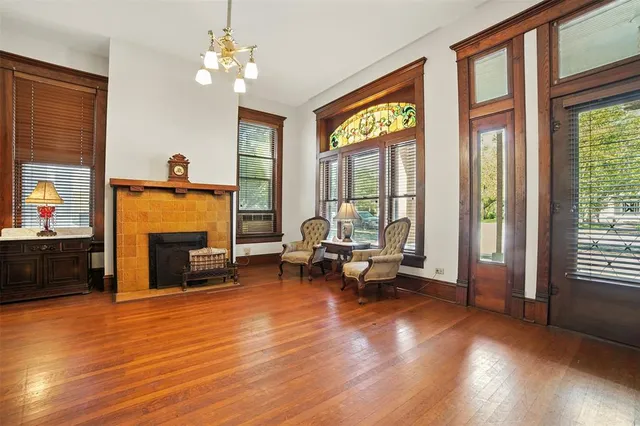 $1,195,000 | 504 South Main Street, Lockhart, TX 78644