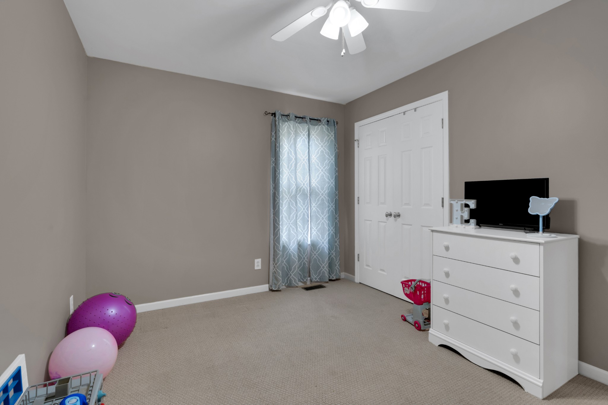 71 Larkspur Court Tullahoma, TN 37388 - Photo 21 of 31 a view of a livingroom with an empty space