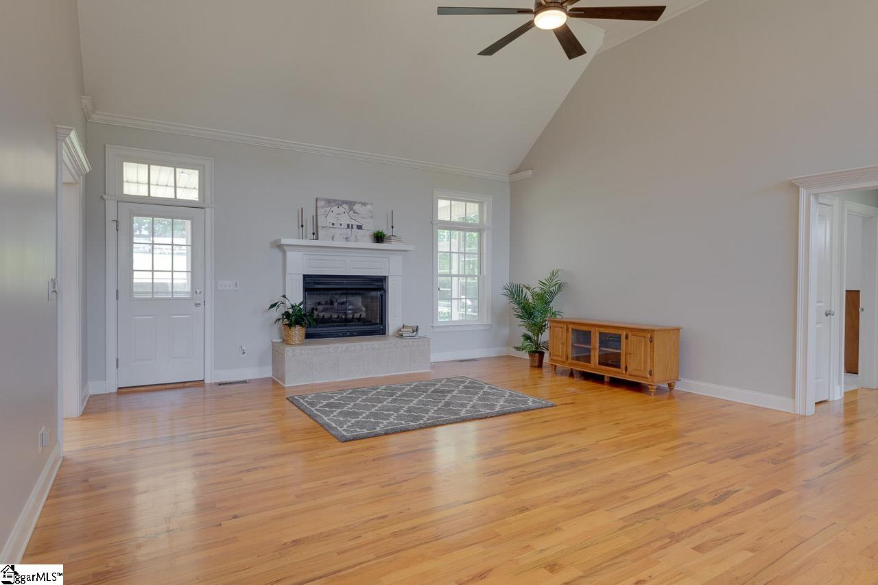 205 West McElhaney Road Taylors, SC 29687 - Photo 4 of 36 Gallery Image 4
