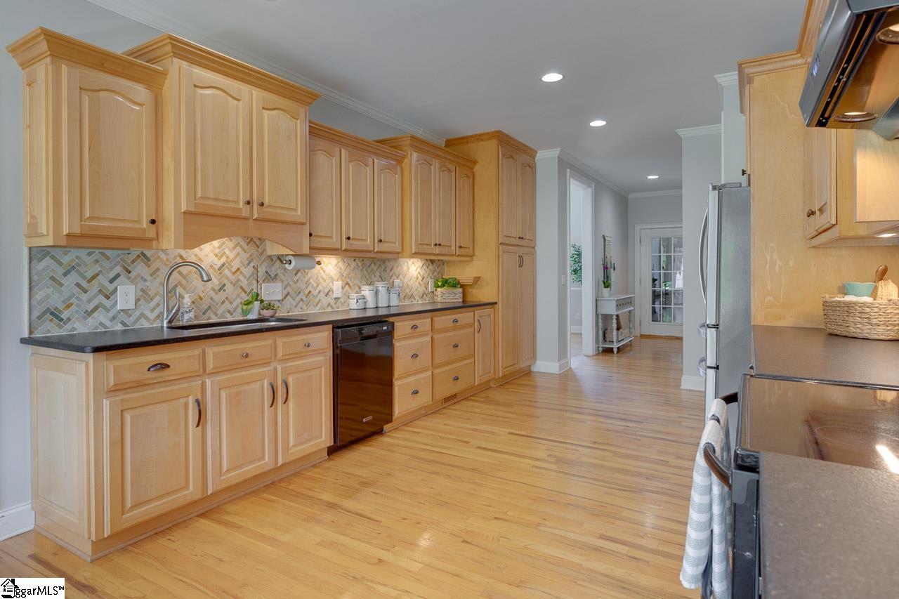 205 West McElhaney Road Taylors, SC 29687 - Photo 9 of 36 Gallery Image 9