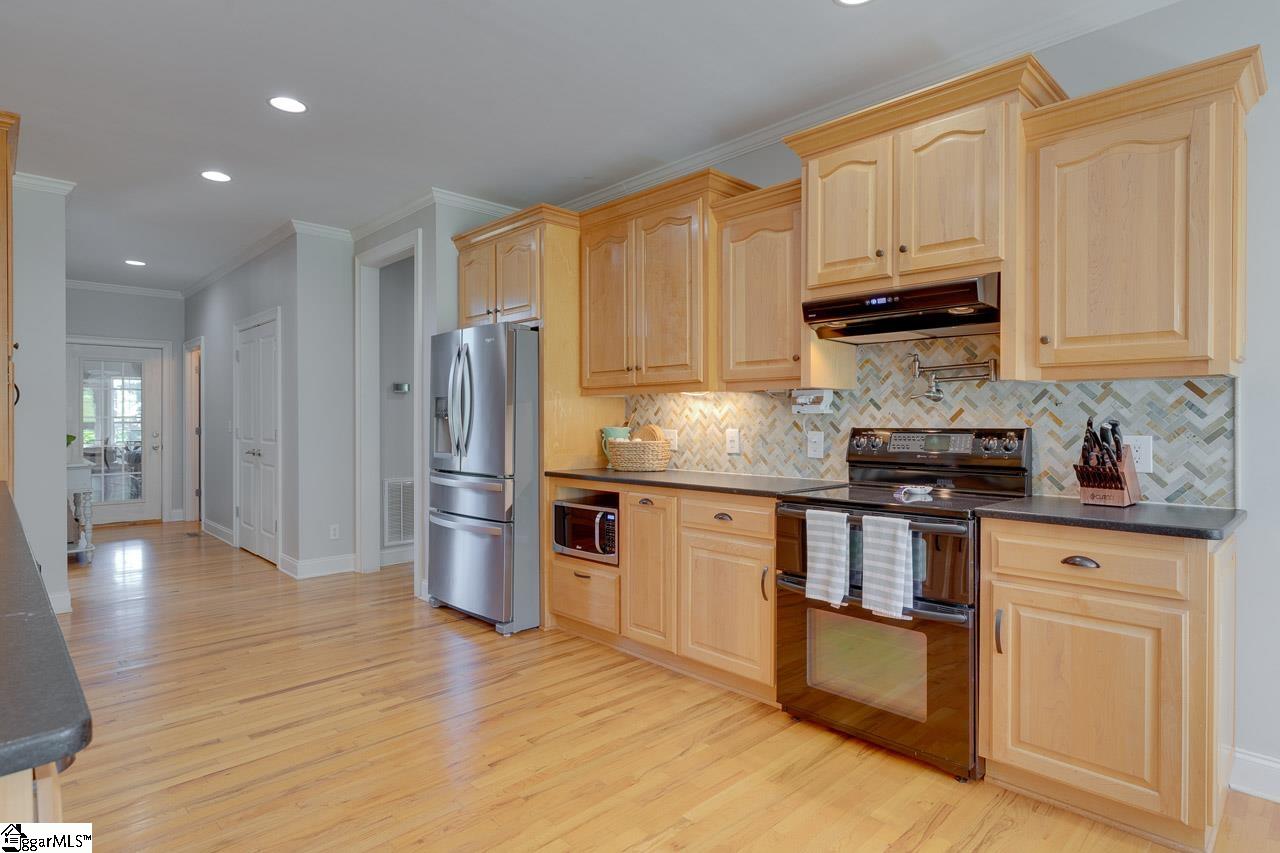 205 West McElhaney Road Taylors, SC 29687 - Photo 10 of 36 Gallery Image 10