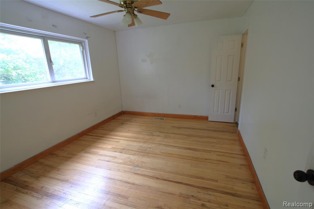 6325 Clarkston Road Clarkston, MI 48346 - Photo 19 of 24