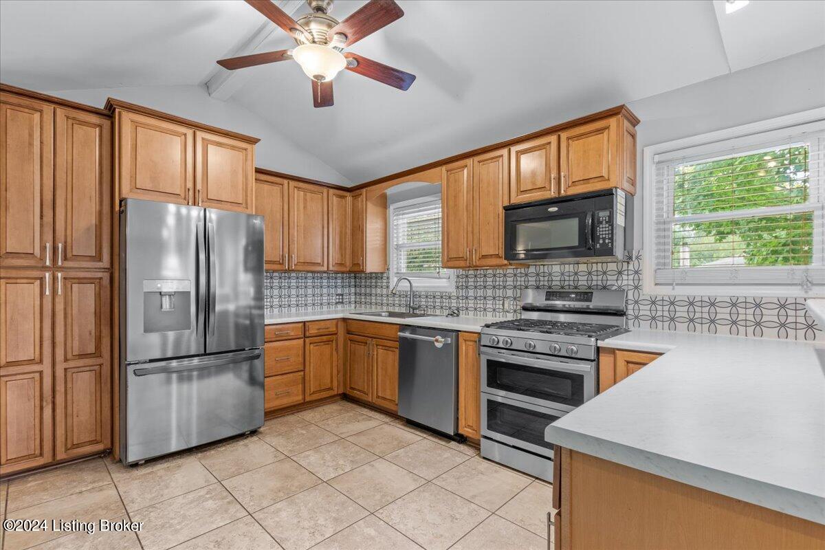 3737 Rouge Way Louisville, KY 40218 - Photo 11 of 46 10-696A2759
