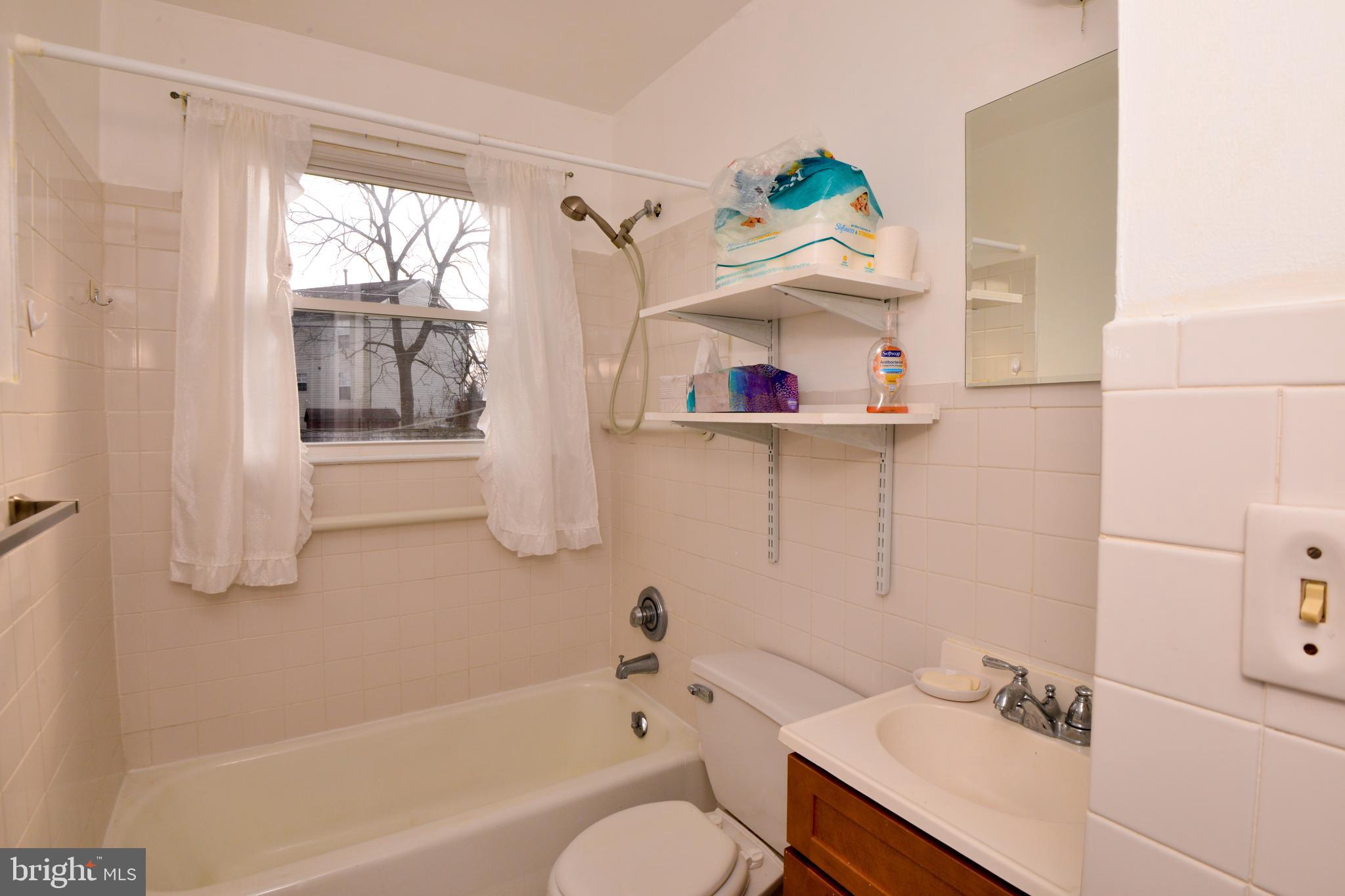 3427 Kimble Road Baltimore, MD 21244 - Photo 9 of 16 Hall bath on main level.