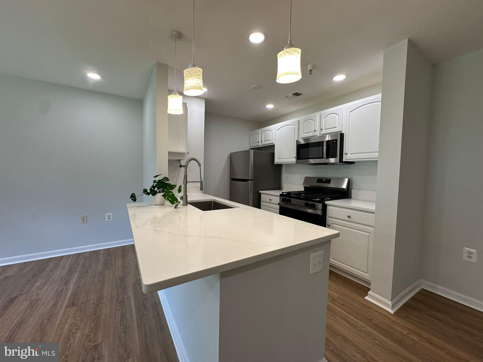 43577 Patching Pond Square Ashburn, VA 20147 - Photo 10 of 33