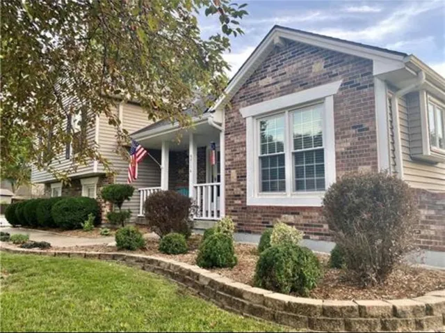 $340,000 | 3714 Southwest Windemere Drive, Lee's Summit, MO 64082