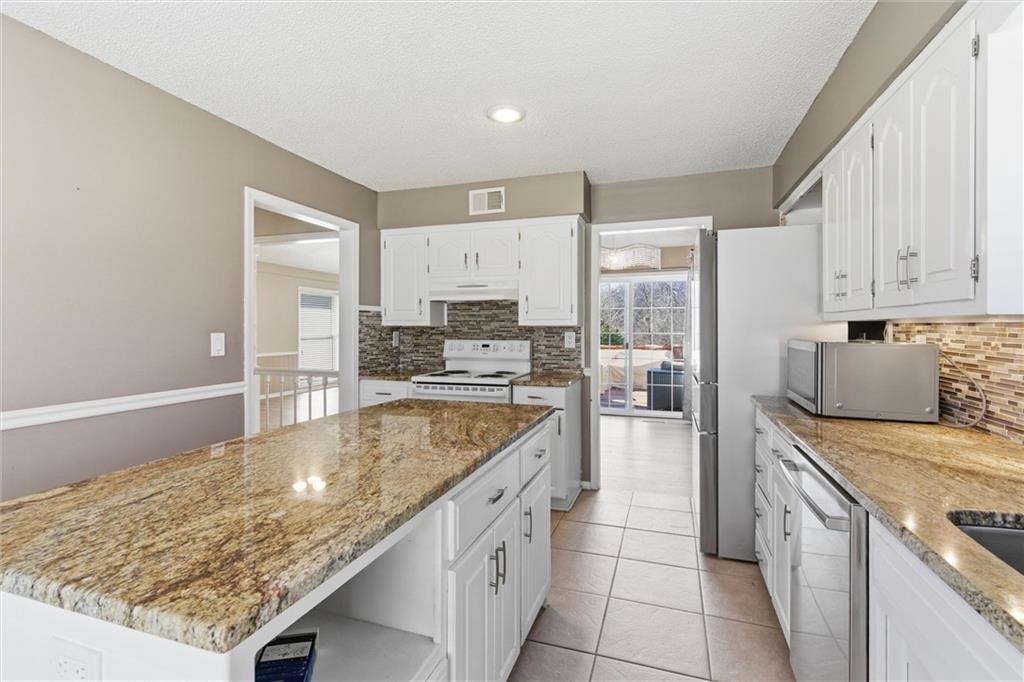 3714 Southwest Windemere Drive Lee's Summit, MO 64082 - Photo 12 of 39