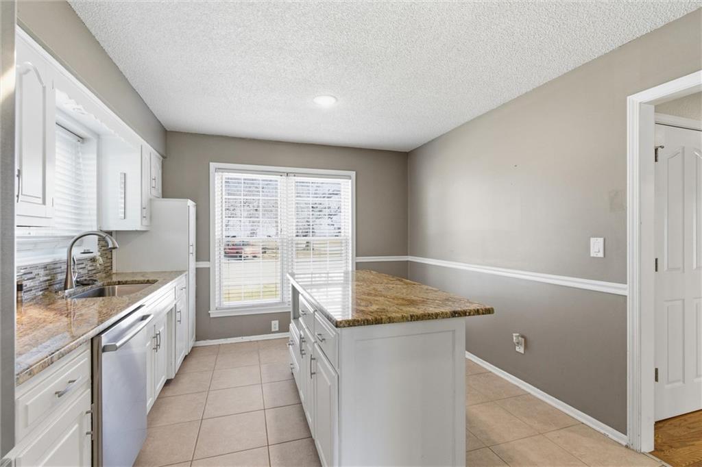 3714 Southwest Windemere Drive Lee's Summit, MO 64082 - Photo 9 of 39