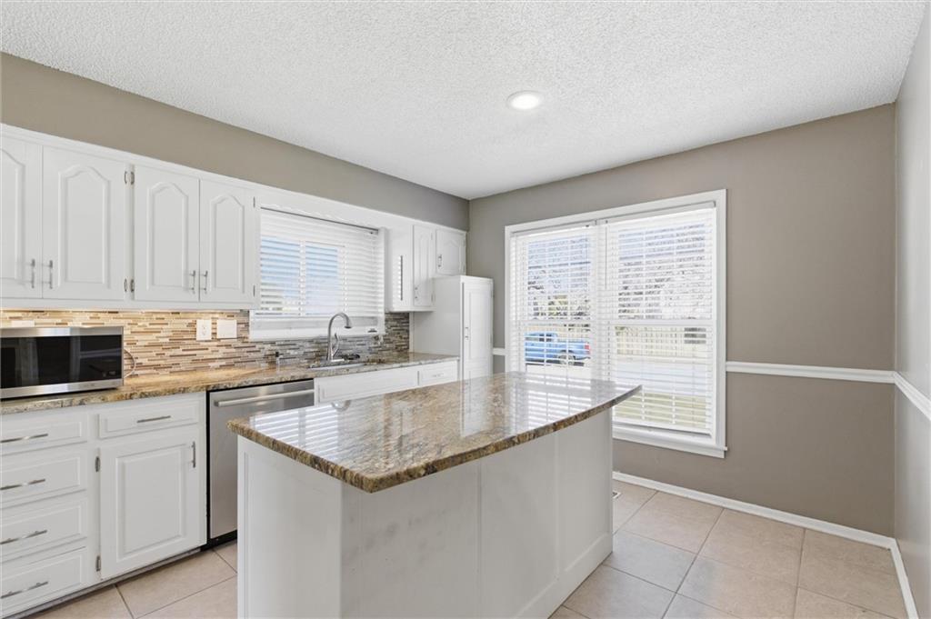 3714 Southwest Windemere Drive Lee's Summit, MO 64082 - Photo 10 of 39