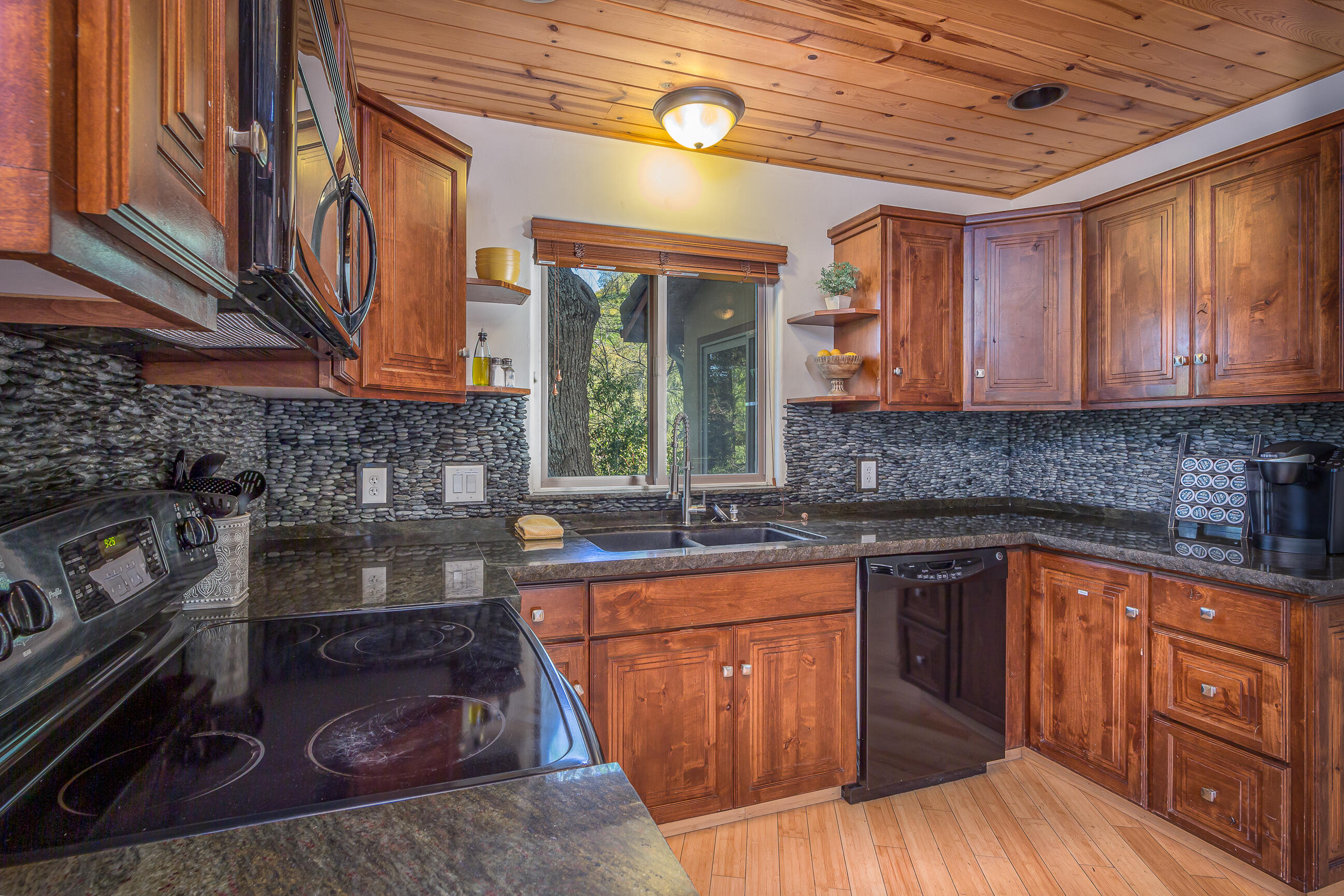29673 Rock Creek Drive Three Rivers, CA 93271 - Photo 25 of 112 IMG_2206-HDR-Edit