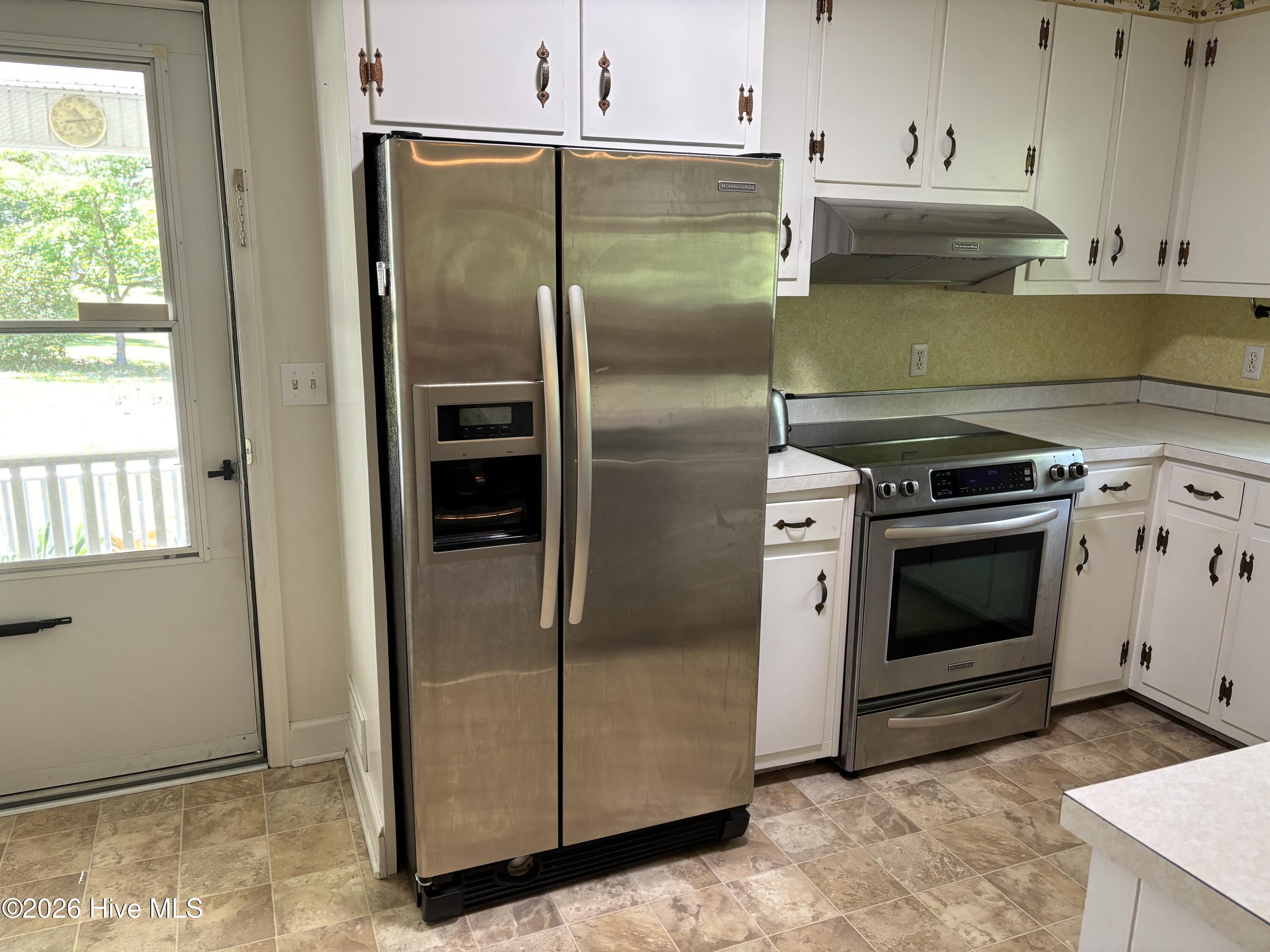 312 Neuse Cliff Road New Bern, NC 28560 - Photo 13 of 56 Stainless KitchenAid refrigerator