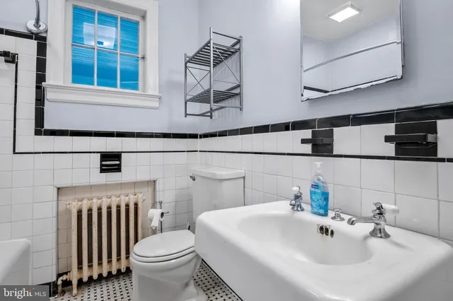 $3,800 | 4739 16th Street North, Arlington, VA 22207