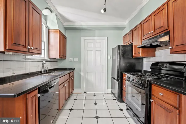 $3,800 | 4739 16th Street North, Arlington, VA 22207