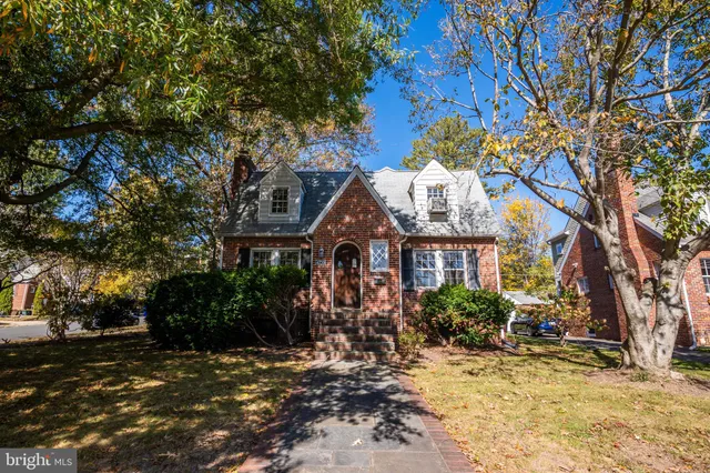 $3,800 | 4739 16th Street North, Arlington, VA 22207