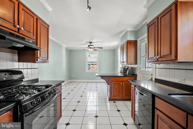 $3,800 | 4739 16th Street North, Arlington, VA 22207