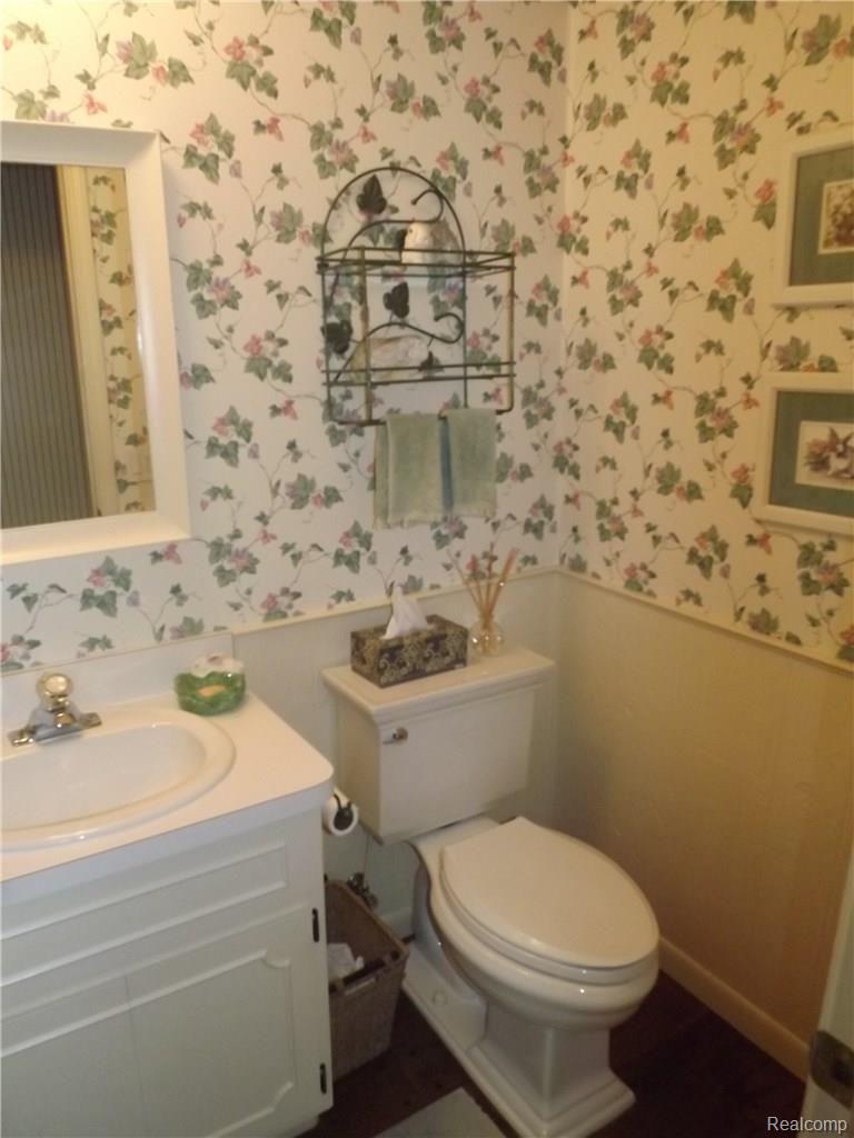 921 Spartan Court Rochester, MI 48309 - Photo 11 of 25 Powder Room